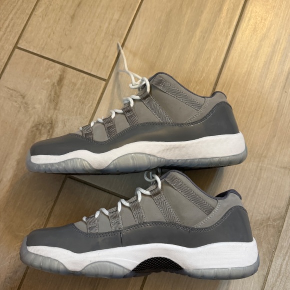 Air Jordan 11 Retro Low Cool Grey SZE 7Y - Picture 3 of 8